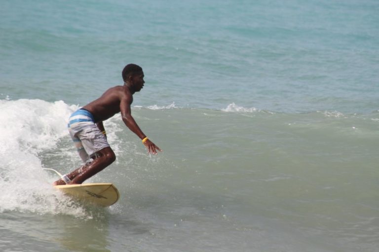 team - Surf Haiti